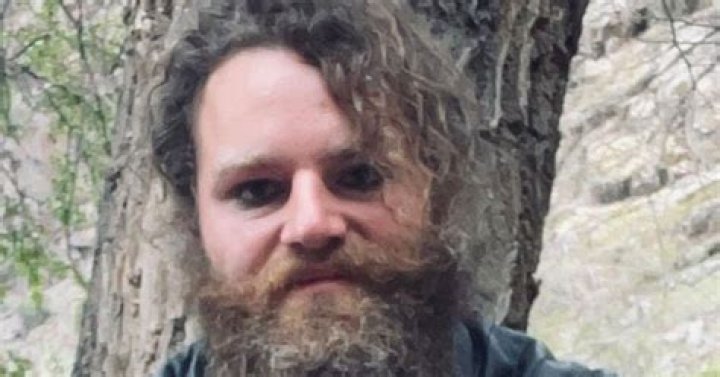 Does Alaskan Bush People's Gabe Brown wear makeup? ·