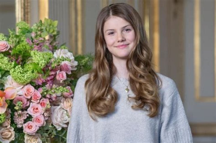 Estelle Height - CelebsHeight.org |
