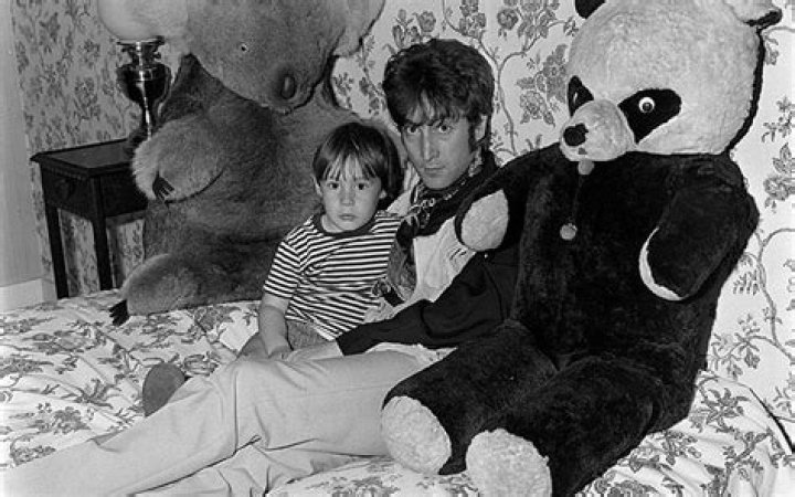 Julian Lennon blames father John for his lack of children |