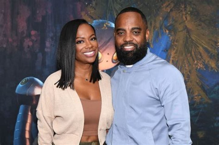 Kandi proves hubby Todd is No Scrub as they look more loved up than ever Mon 21 March 202 ·