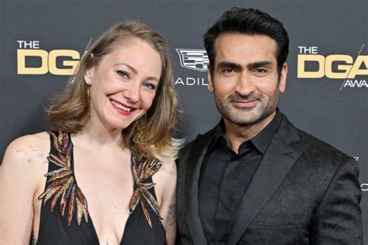 Kumail Nanjiani Height, Weight, Age, Wife, Biography & Family