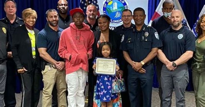Video of Florida girl, 9, punching robber to save her mom goes viral |