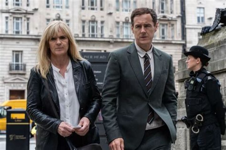 Was Siobhan McSweeney in An Accident? Actress Teeth And Broken Leg Making Fans Worry |