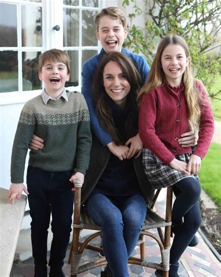 What happened to Kate Middleton's hand and why is she wearing a bandage?