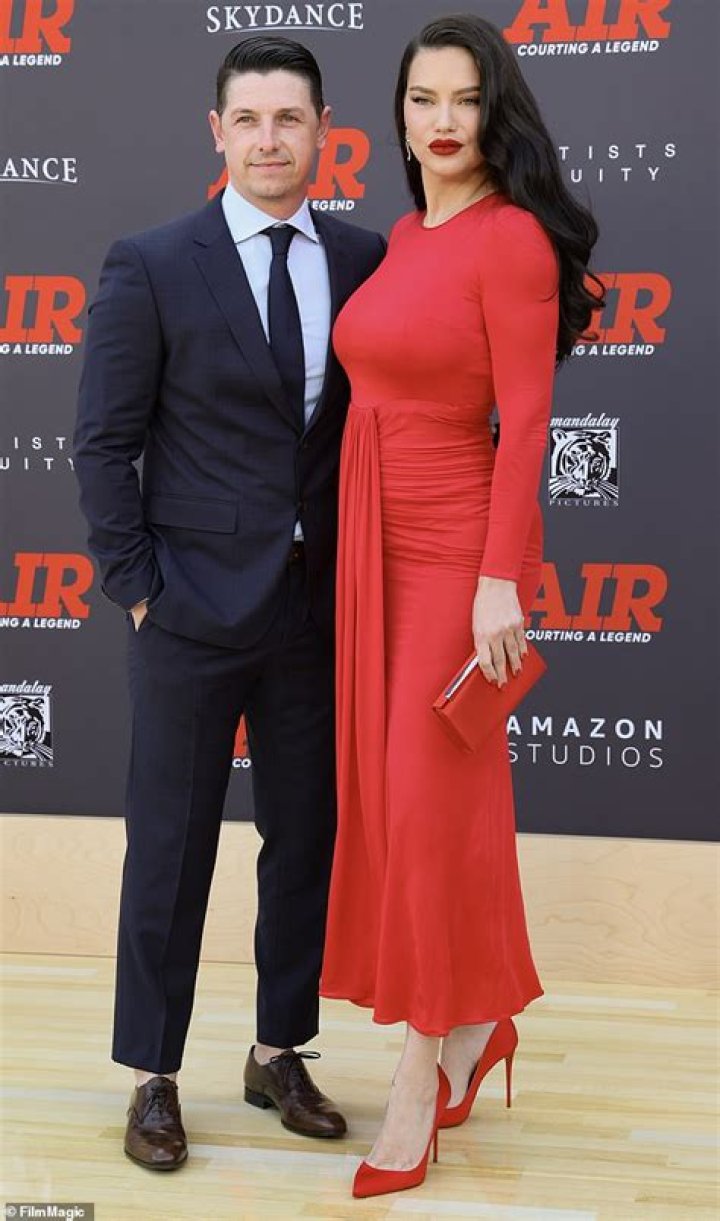 Who is Adriana Leon Dating Now