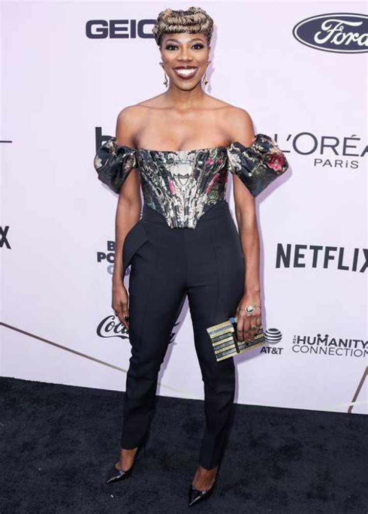 Yvonne Orji Photos Of The Insecure Star Hollywood Life